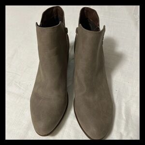 Crochet Vegan Ankle Boots Women’s Sz 8 Side Zip Block Heel Almond Toe Taupe